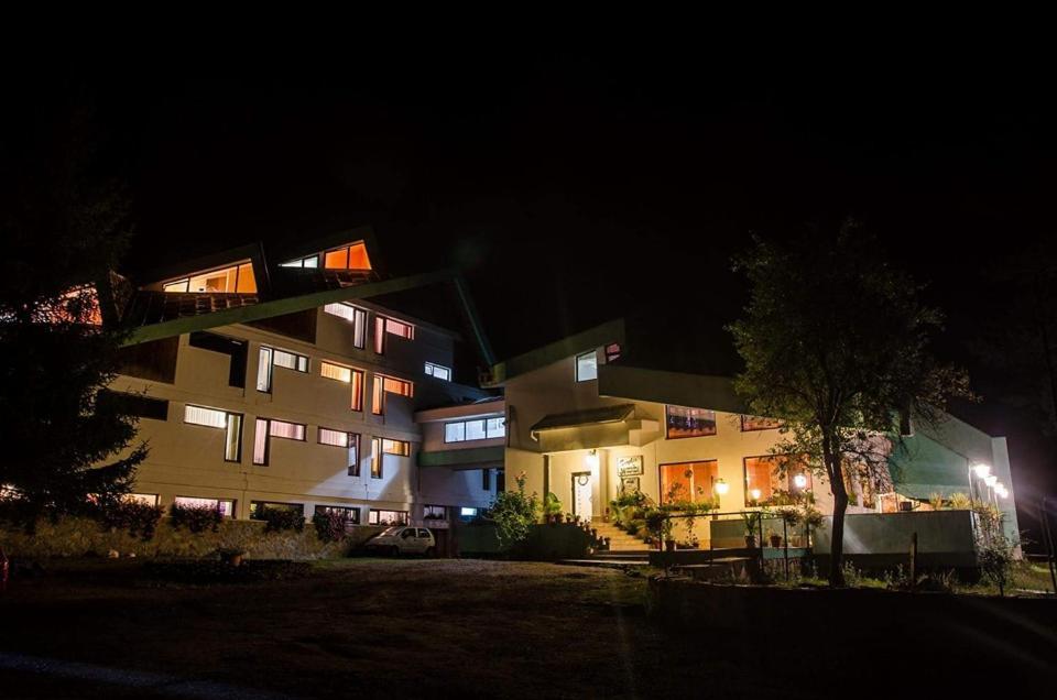 Hotel Randunica Văliug Exteriér fotografie
