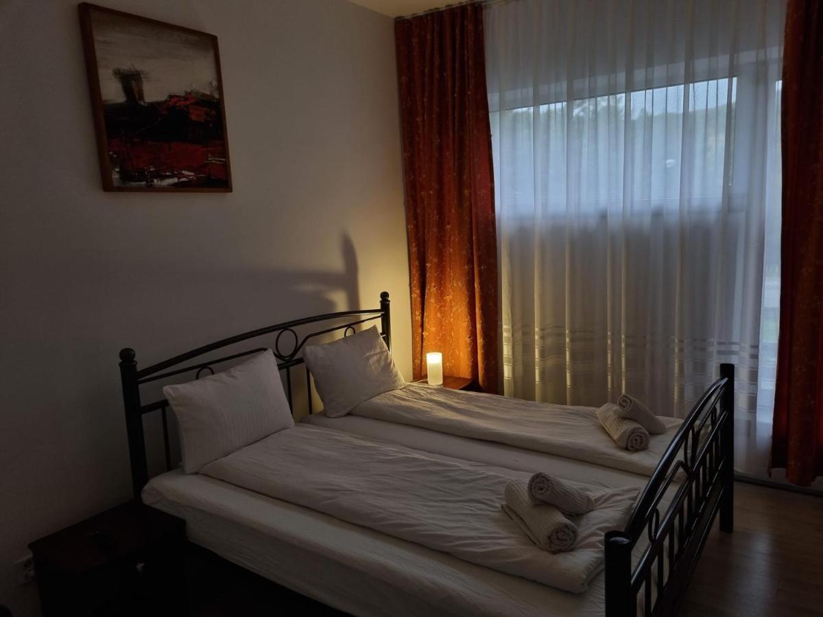 Hotel Randunica Văliug Exteriér fotografie